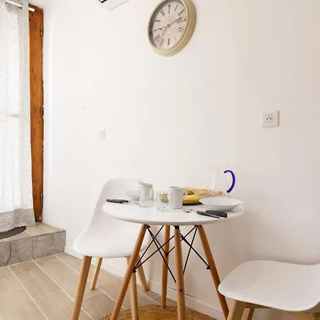 Charming Renovated & Quiet Studio Ac Close Downtown - Benakey Apartment *
