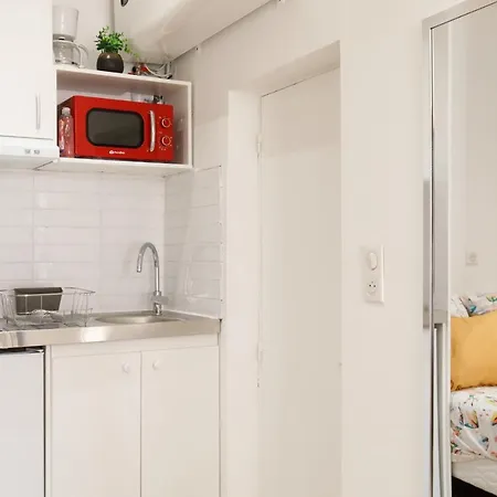 Charming Renovated & Quiet Studio Ac Close Downtown - Benakey Apartment